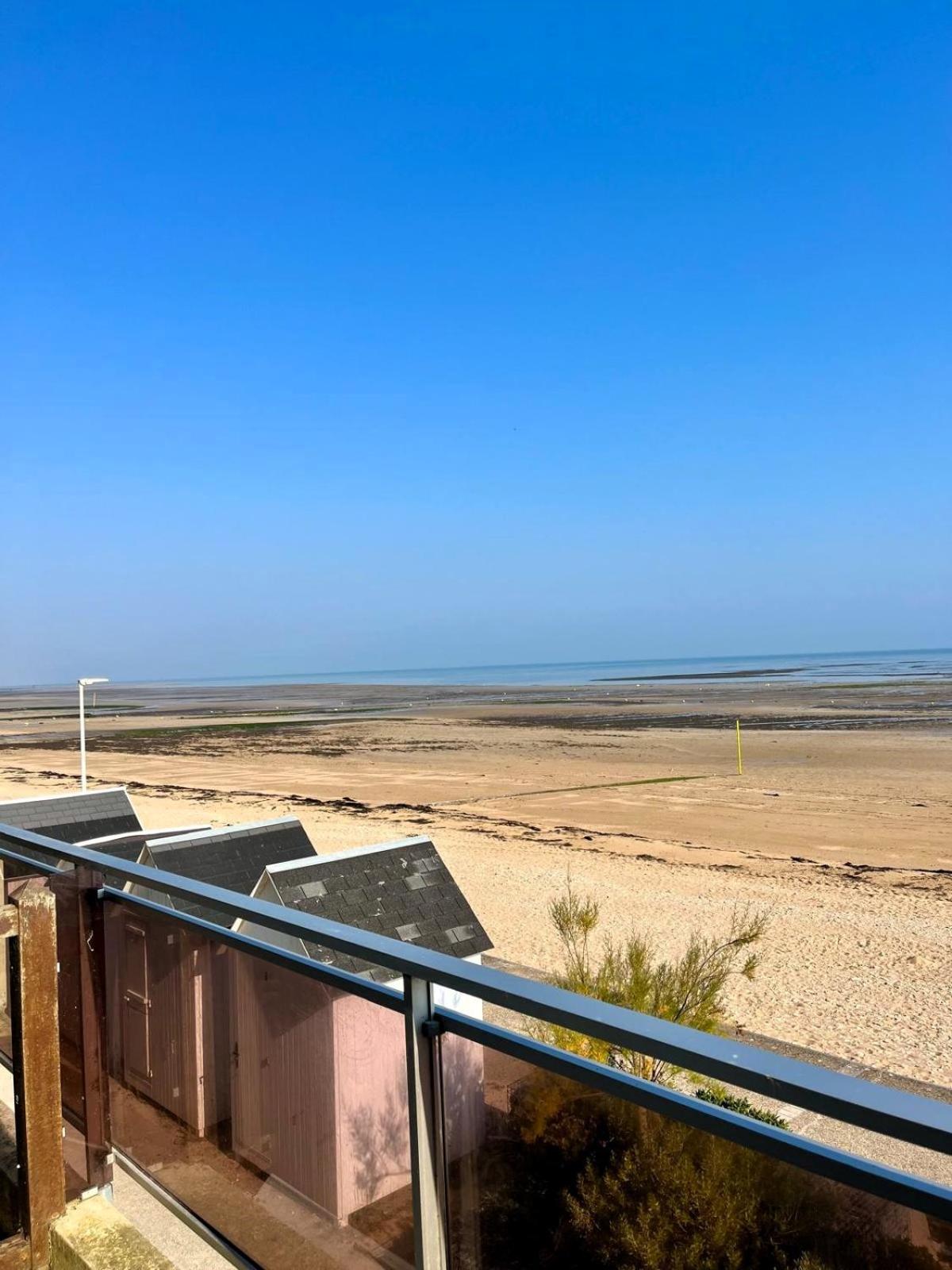 Mettons Les Voiles - Appt Vue Mer Avec Loggia Bernières-sur-Mer Exterior foto