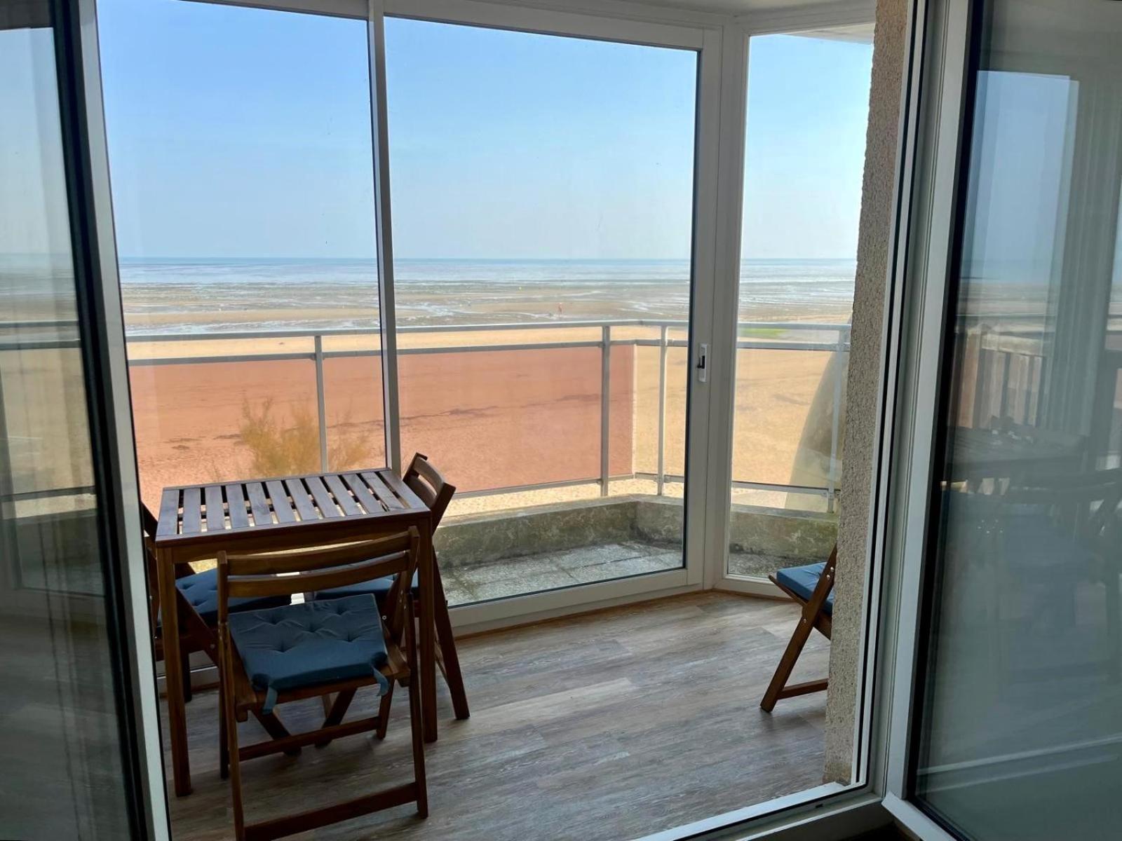 Mettons Les Voiles - Appt Vue Mer Avec Loggia Bernières-sur-Mer Exterior foto