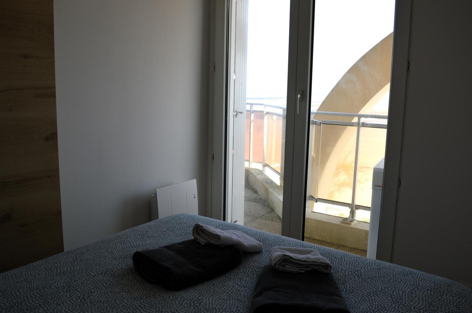 Mettons Les Voiles - Appt Vue Mer Avec Loggia Bernières-sur-Mer Exterior foto