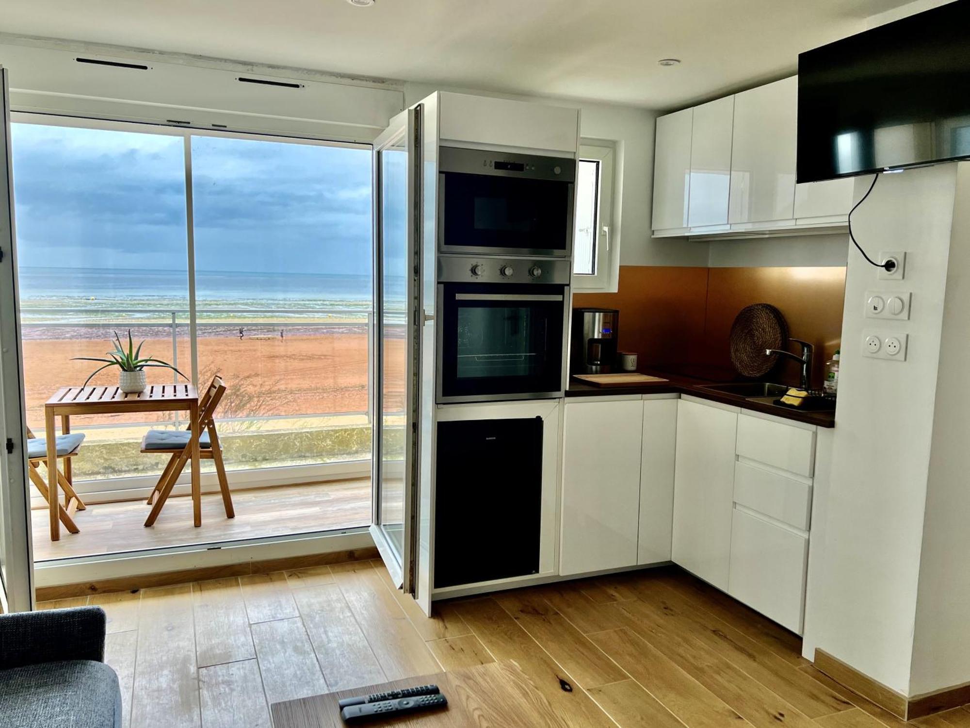 Mettons Les Voiles - Appt Vue Mer Avec Loggia Bernières-sur-Mer Exterior foto